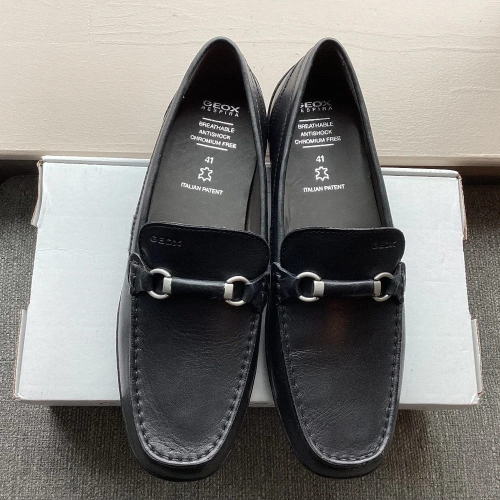 Geox Fast 3 Bit Loafer (Big Kid) 7US / 41EU